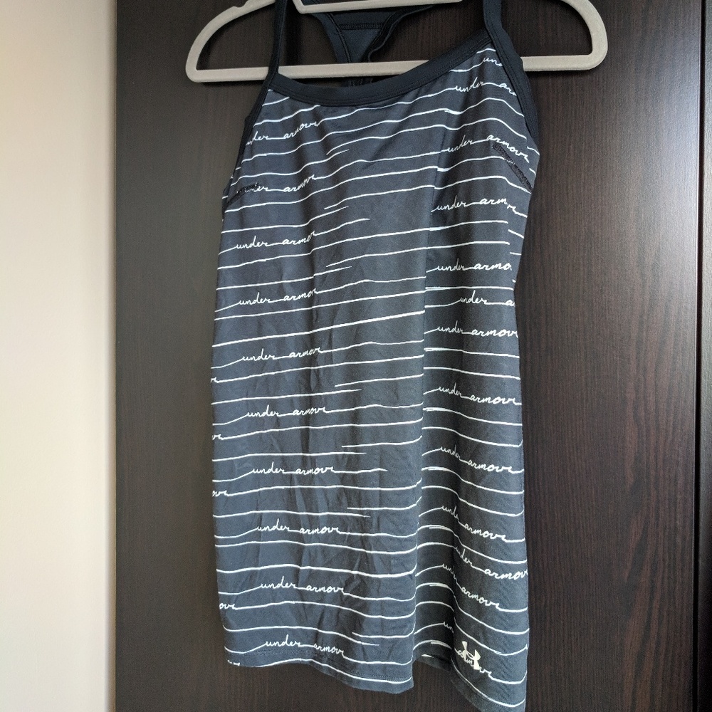 Under armour heat gear tank top with built in bra